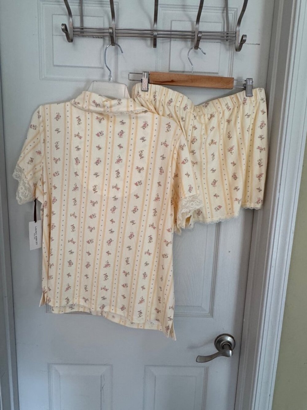 Laura Ashley Oh So Soft Floral Pajama Set Size Large NWT - Picture 6 of 8